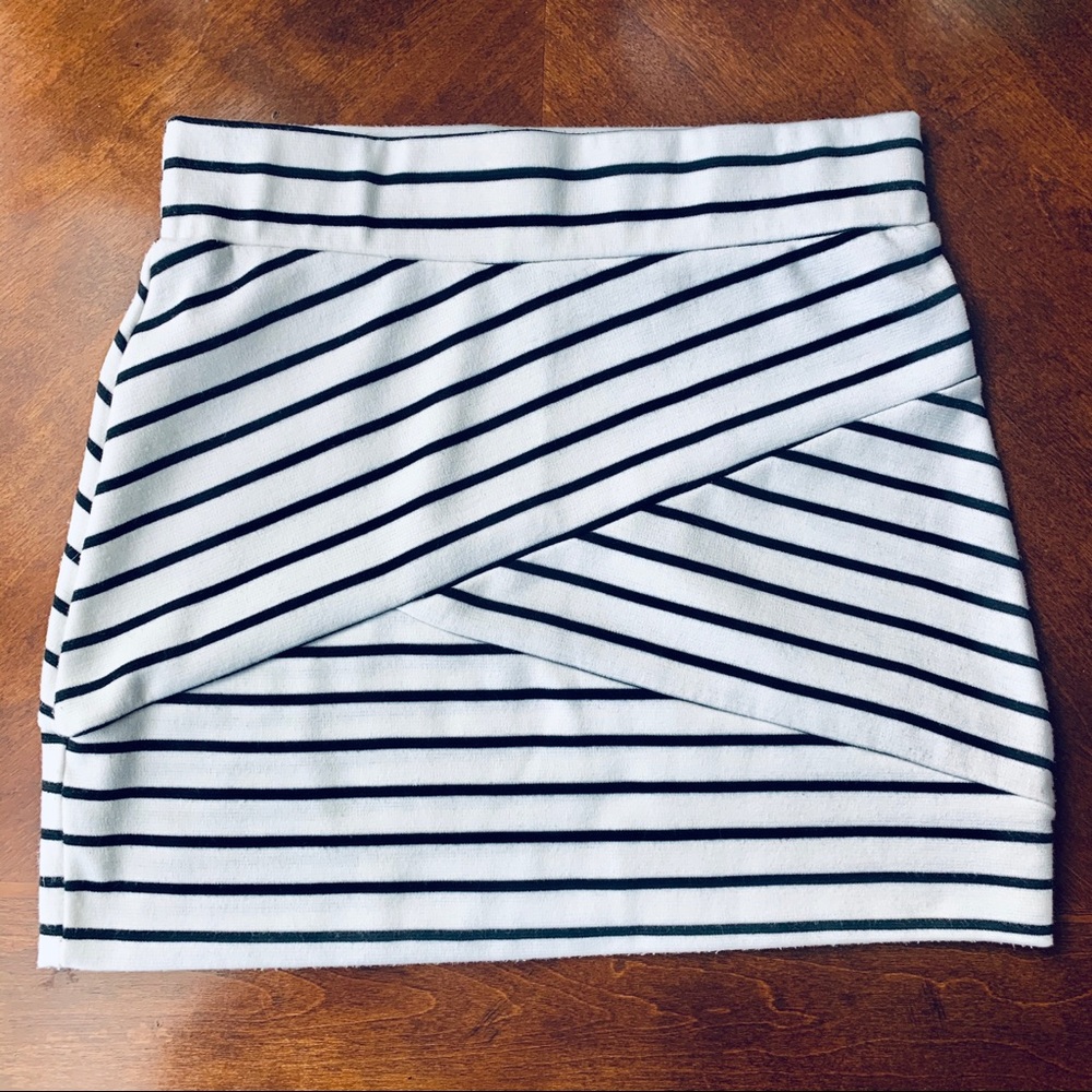 dRA Black and White Striped Fitted Skirt
